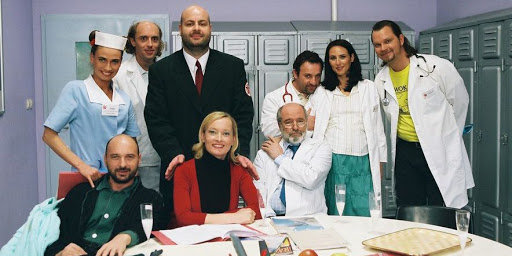 Naša mala klinika je bila slovenska humoristična serija